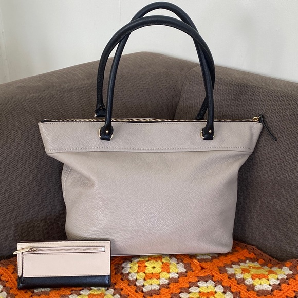 Kate Spade New York Large Taupe and Black Leather Tote with Wallet - Picture 4 of 16